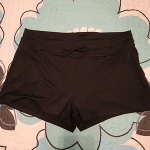 Athleta  Athletic Shorts size Large